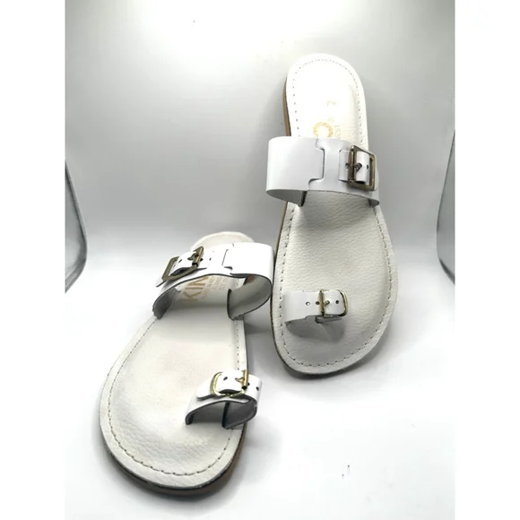Kino White Leather sandals Sz 7 women's silver Buckle Toe Ring Sandals - Picture 4 of 7